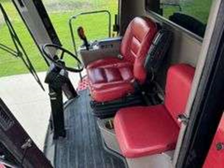 2012-case-ih-6130-image-24