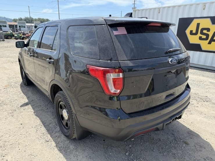2017-ford-explorer-image-6
