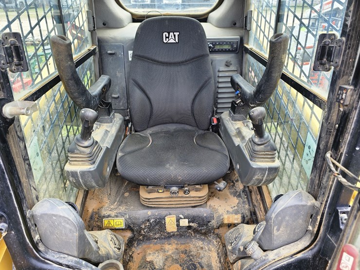 2023-caterpillar-259d3-image-11