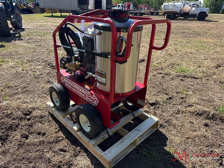 new-magnum-4000-series-gold-portable-hot-water-pressure-washer-image-3