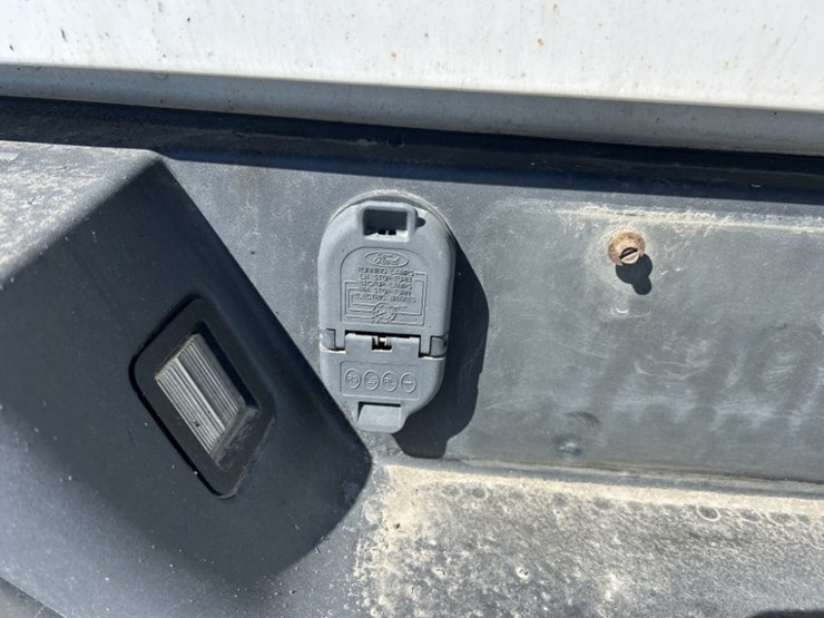 2016-ford-f150-xl-image-35