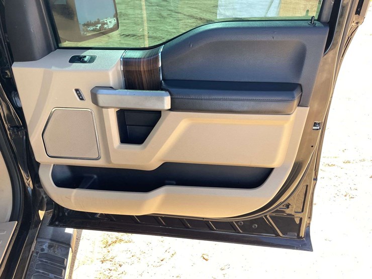 2017-ford-f150-image-17