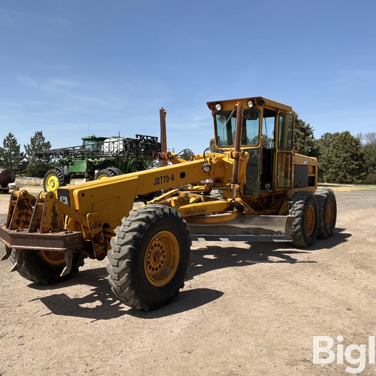 JOHN DEERE 770