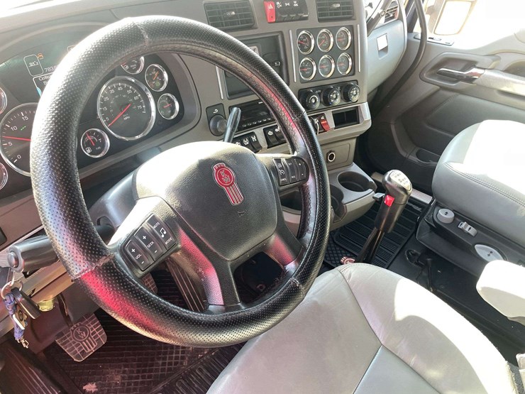 2018-kenworth-t680-image-11