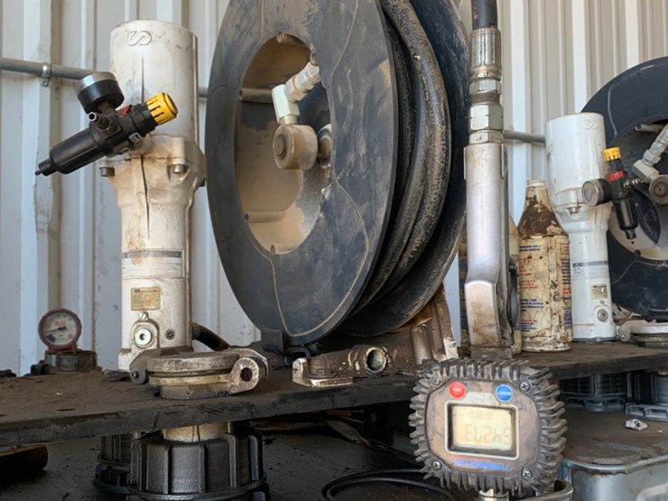 (2)-roth-275-gal-stainless-totes-w/-samson-pump-air-pumpmaster-and-50’-hose-reel-image-8