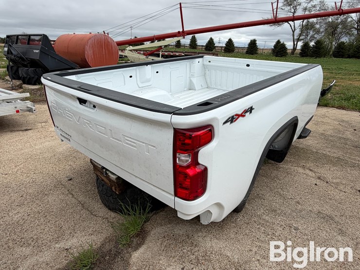 2022-chevrolet-6.5'-pickup-box-&-bumpers-image-7