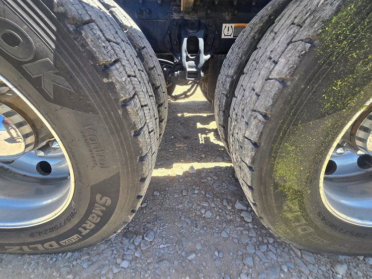 2023-kenworth-w900-image-93