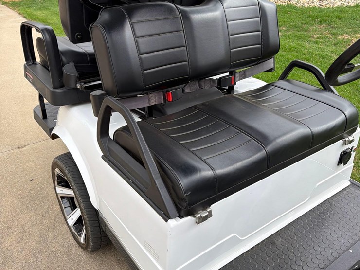 2023-evolution-electric-golf-cart-1-owner-image-13