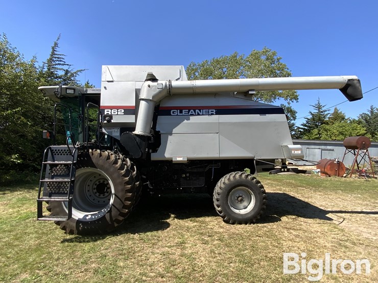 2000-gleaner-r62-image-8
