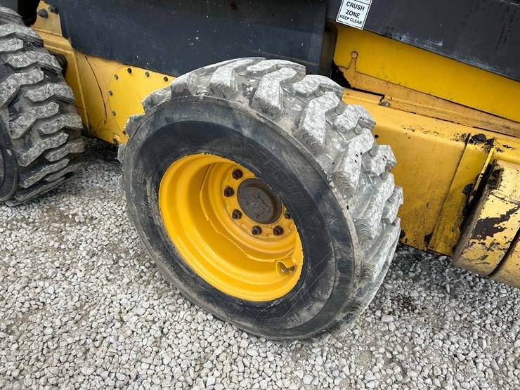 new-holland-l180-image-16
