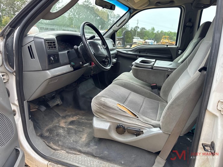 2003-ford-f550-xlt-image-18