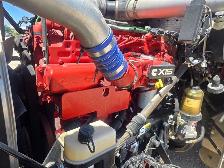 2023-kenworth-w900-image-34