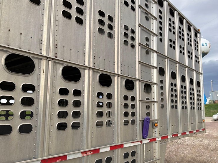 2008-wilson-livestock-trailer-image-12