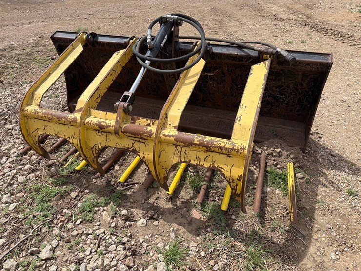 mds-72”-skidloader-grapple-manure-bucket-image-9
