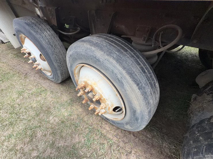 2001-mack-rd690s-image-20
