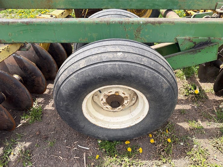 john-deere-230-image-23