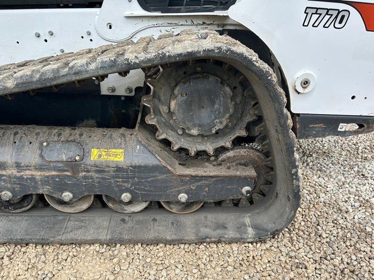 2022-bobcat-t770-image-18