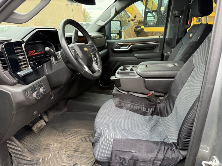 2024-chevrolet-3500-image-40