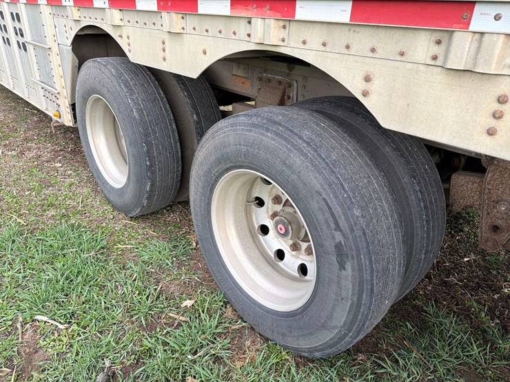 2008-wilson-livestock-trailer-image-39