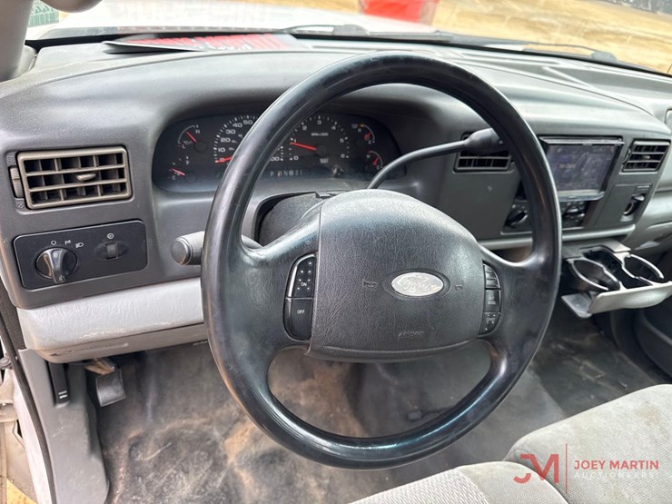 2003-ford-f550-xlt-image-21