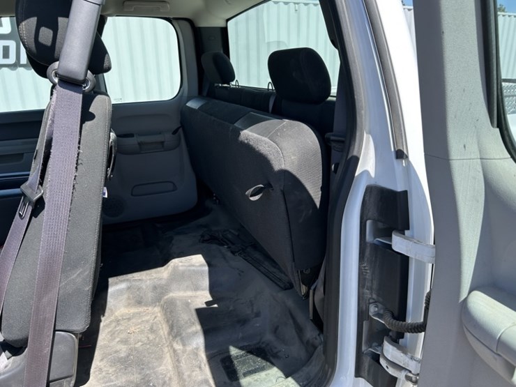 2013-chevrolet-silverado-1500-image-26