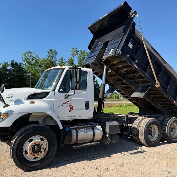 2016 INTERNATIONAL 7400