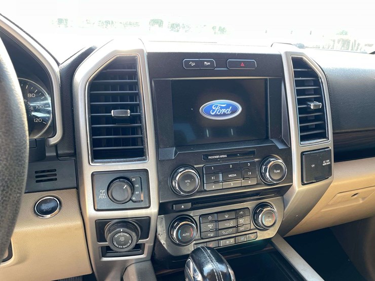 2017-ford-f150-image-13