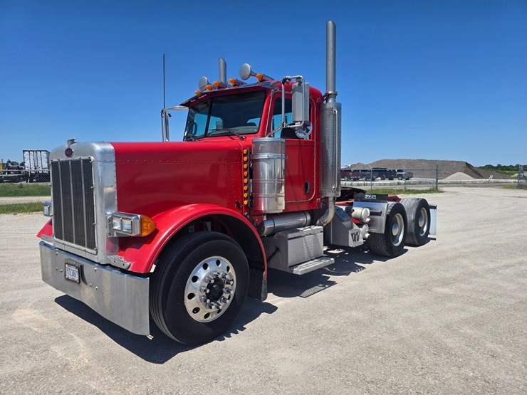 2007-peterbilt-379-image-3