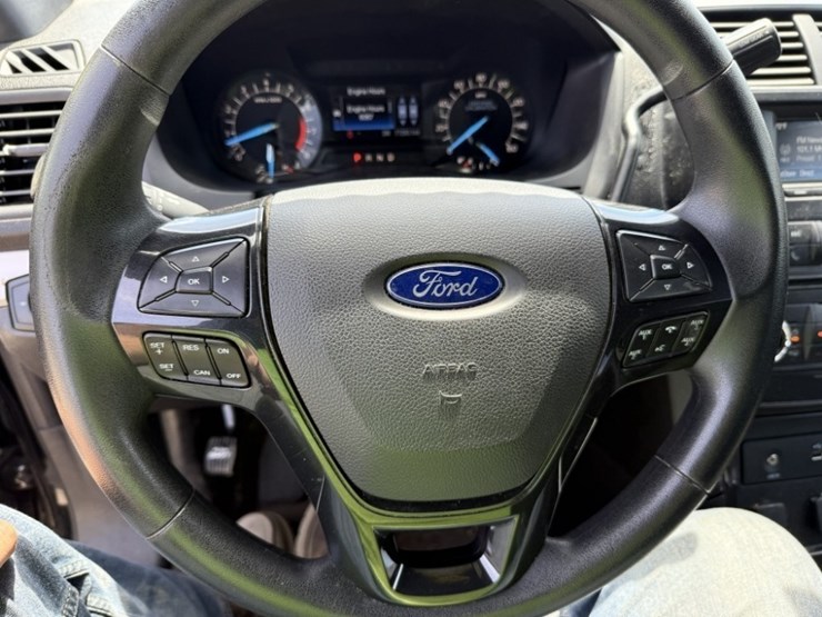 2017-ford-explorer-image-30