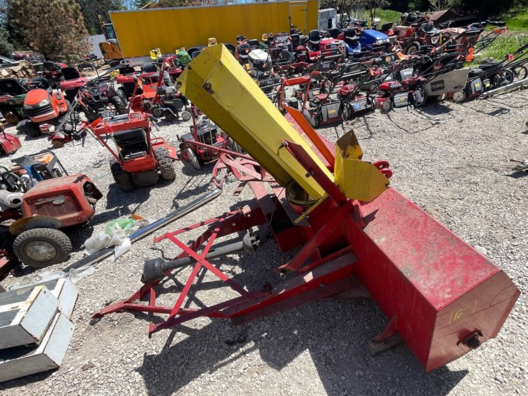 #7411-•-farm-king-snow-blower-image-4