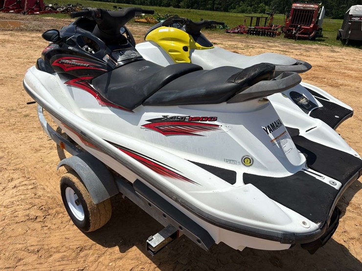(2)-yamaha-jet-skis-&-trailer-image-4