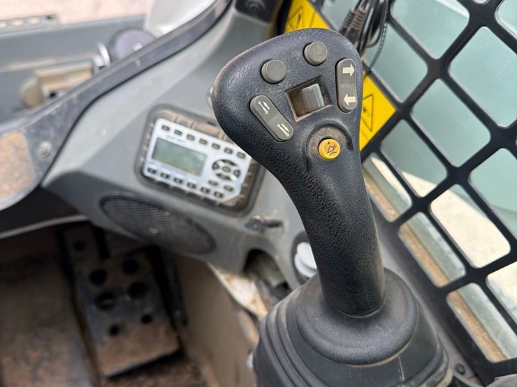 2023-bobcat-t770-image-42