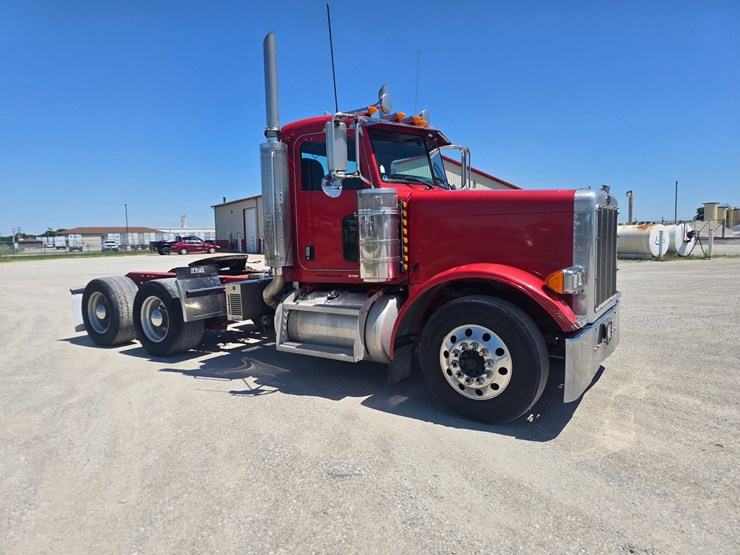2007-peterbilt-379-image-30
