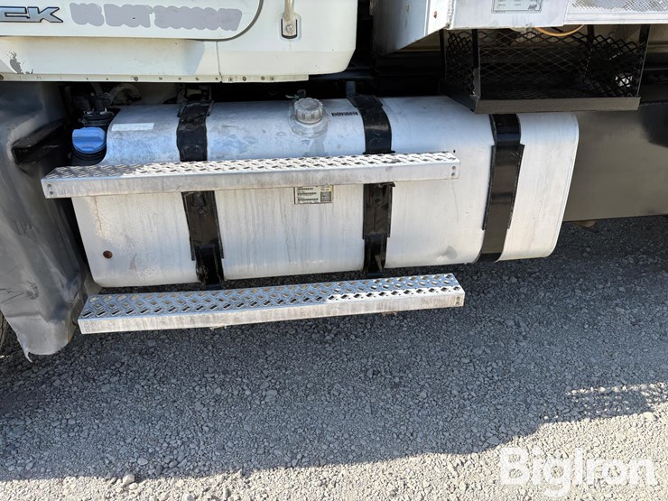 2011-mack-gu800-tri/a-dump-truck-image-15