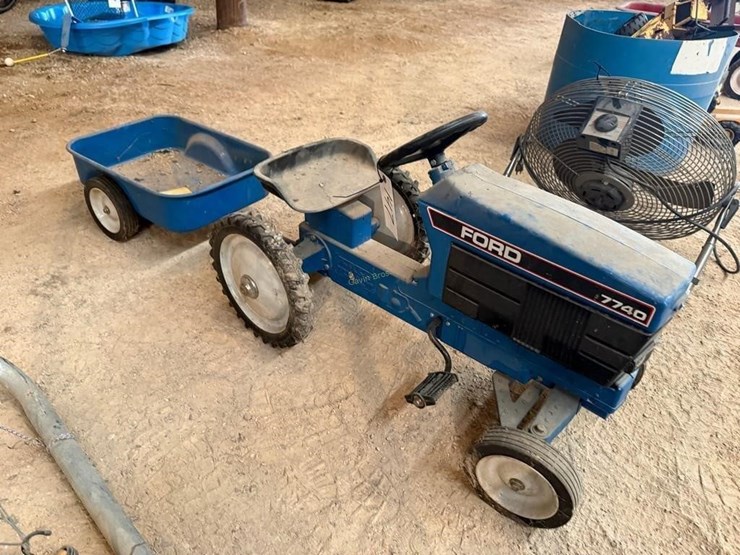 ford-7740-pedal-tractor-&-trailer-image-1