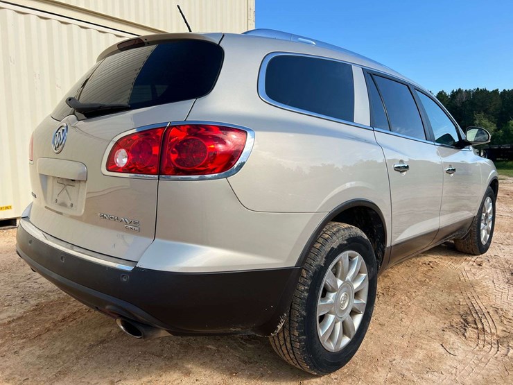 2011-buick-enclave-cxl-image-3