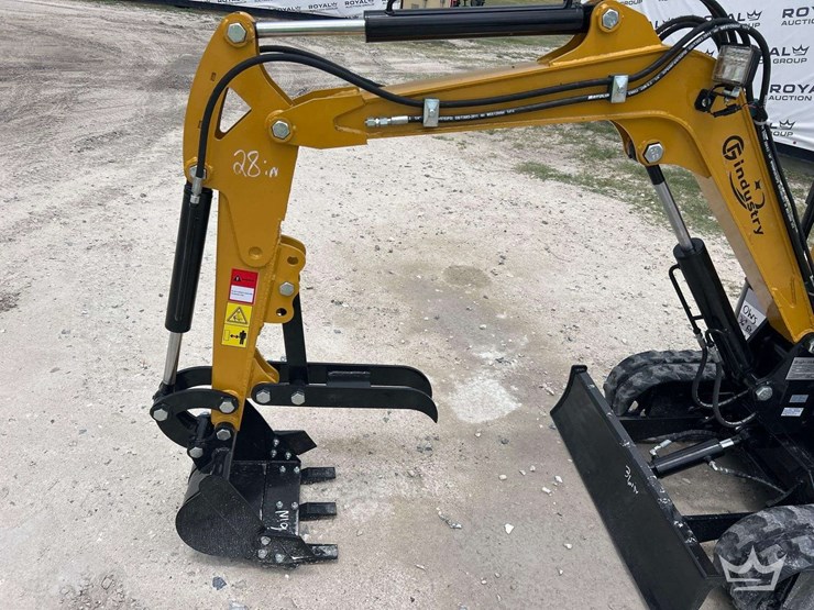 2026-cfg-industrial-h13r-mini-excavator-image-17