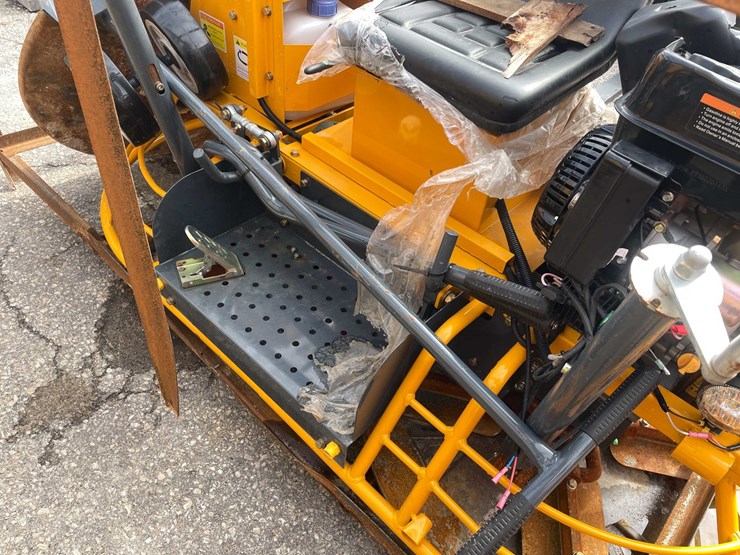 #9043-•-unused-ride-on-concrete-power-trowel-(o12)-image-12