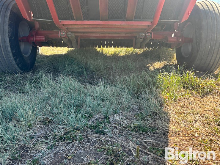 2003-case-ih-rbx562-image-19