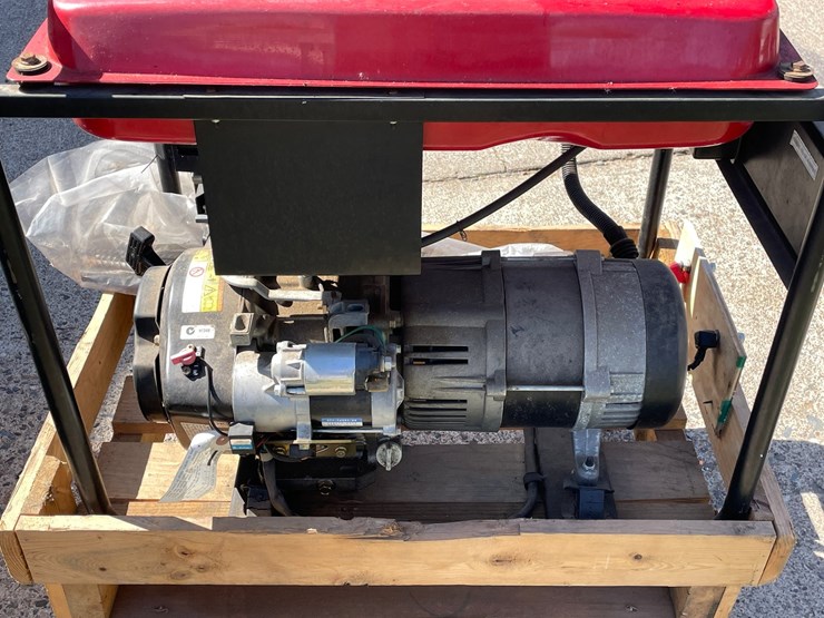 #7001-•-chicago-electric-generator-image-6