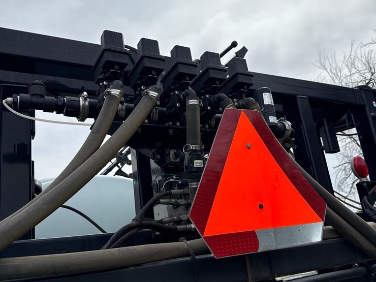 new-holland-s1070-image-45