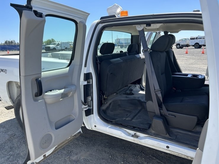 2013-chevrolet-silverado-1500-image-25