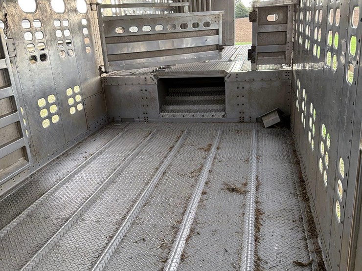 2008-wilson-livestock-trailer-image-78