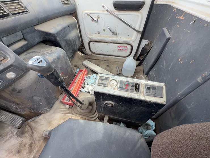 1996-ford-lt9000-image-55