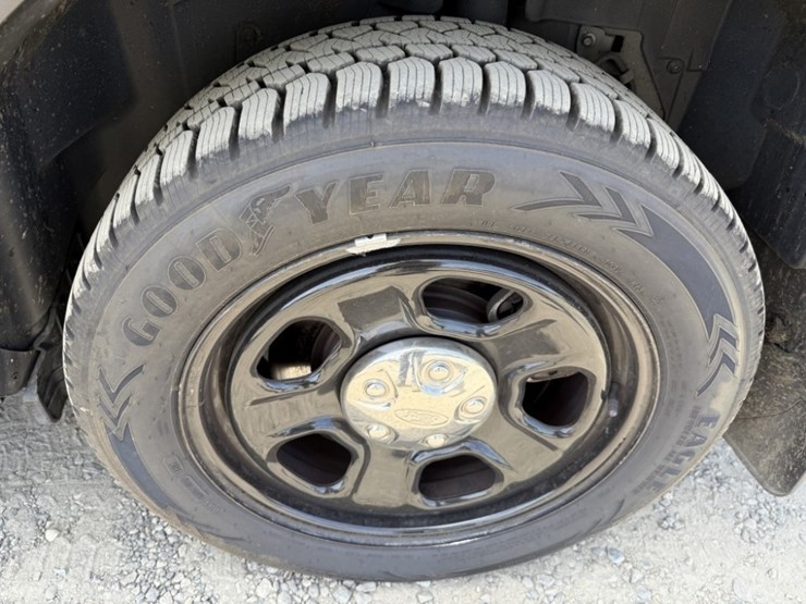 2017-ford-explorer-image-17