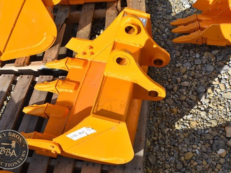 caterpillar-303-image-4