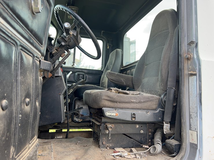 2000-mack-ch613-image-18