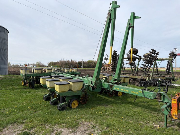 john-deere-7000-image-4