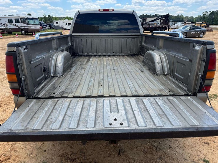 2002-gmc-sierra-3500-image-19