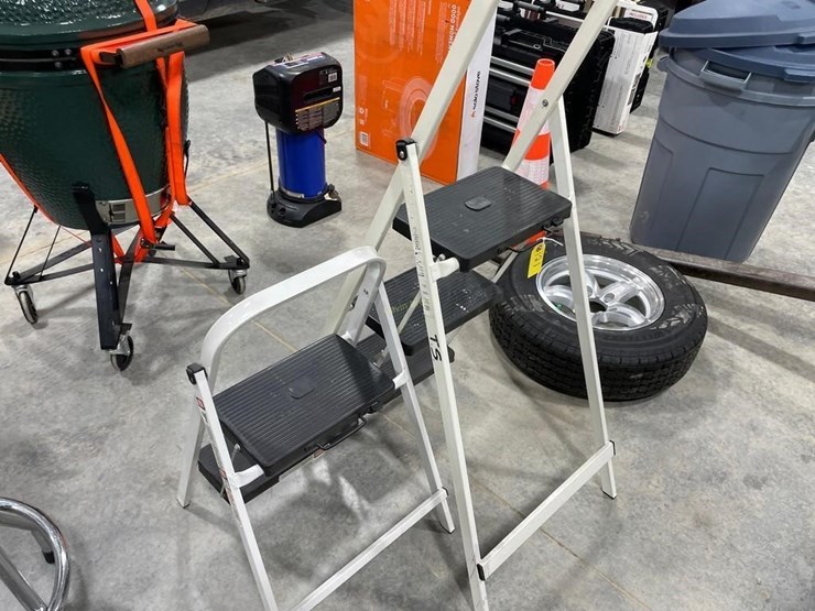 (2)-step-stools-image-3